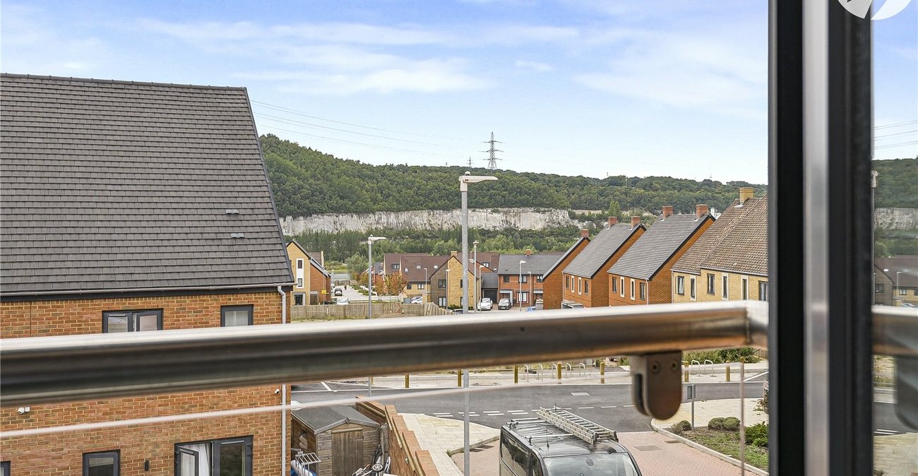 2 bedroom property for sale in Castle Hill | Robinson Jackson