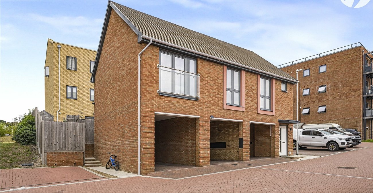 2 bedroom property for sale in Castle Hill | Robinson Jackson