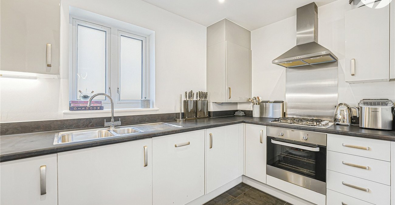 2 bedroom property for sale in Castle Hill | Robinson Jackson