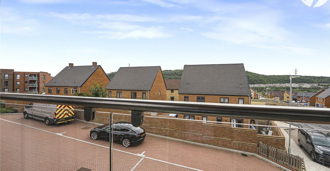 2 bedroom property for sale in Castle Hill | Robinson Jackson