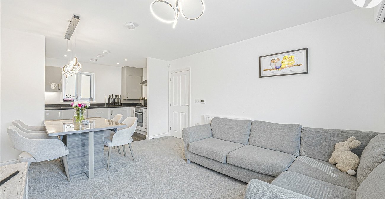 2 bedroom property for sale in Castle Hill | Robinson Jackson