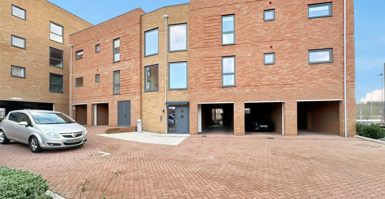 2 bedroom property for sale in Castle Hill | Robinson Jackson