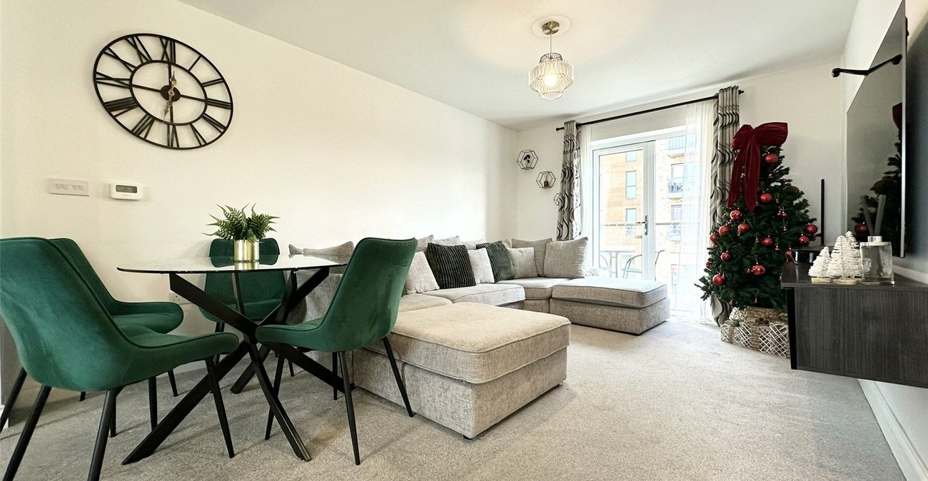 2 bedroom property for sale in Castle Hill | Robinson Jackson