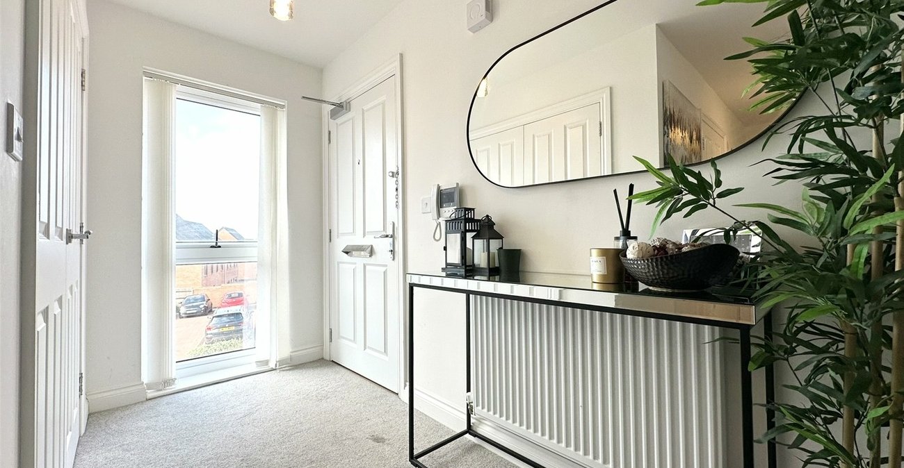 2 bedroom property for sale in Castle Hill | Robinson Jackson