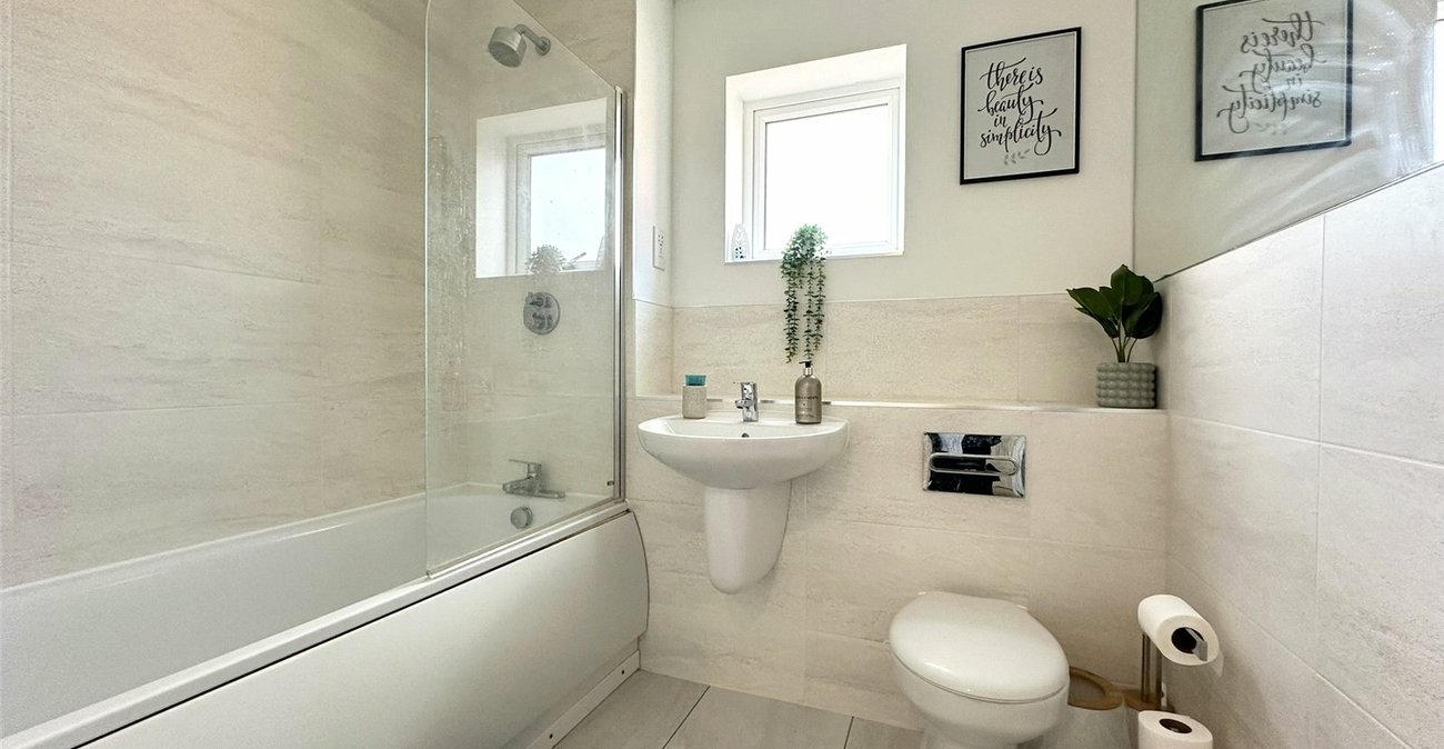 2 bedroom property for sale in Castle Hill | Robinson Jackson