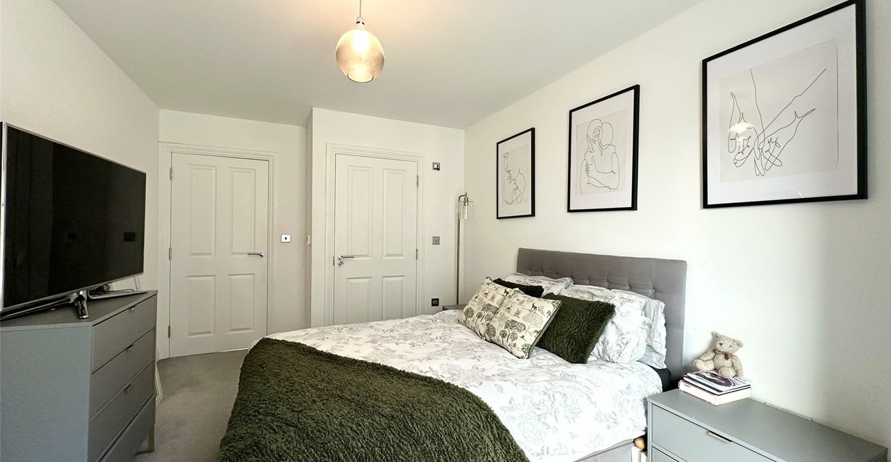 2 bedroom property for sale in Castle Hill | Robinson Jackson