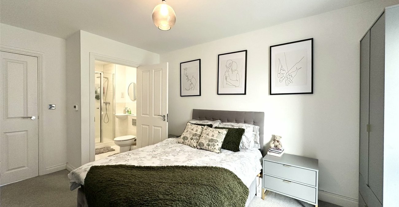 2 bedroom property for sale in Castle Hill | Robinson Jackson