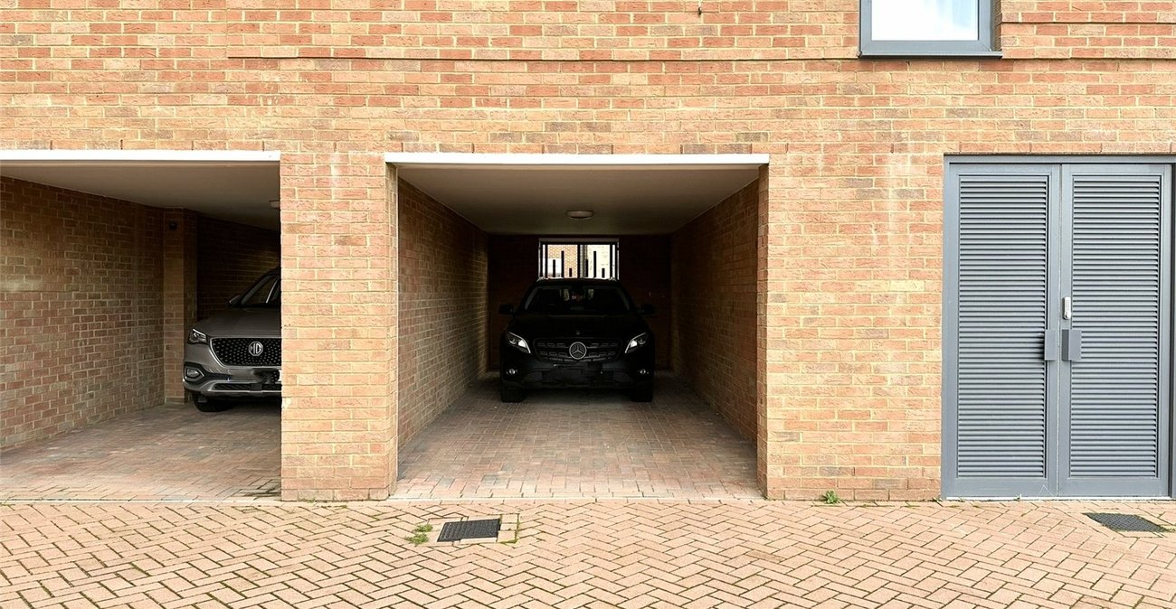 2 bedroom property for sale in Castle Hill | Robinson Jackson