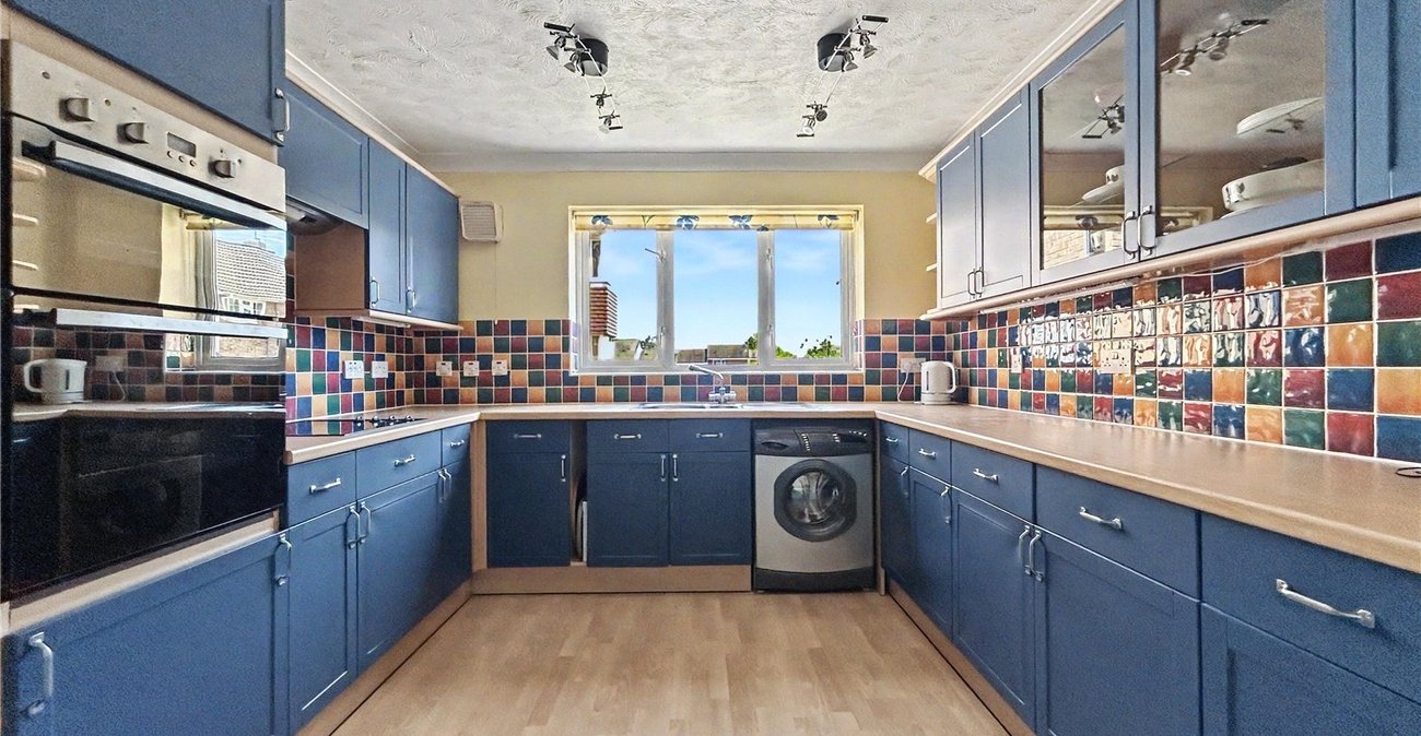 2 bedroom property for sale in Rainham | Robinson Michael & Jackson