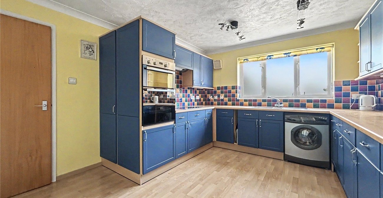 2 bedroom property for sale in Rainham | Robinson Michael & Jackson