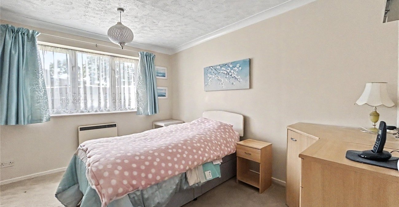 2 bedroom property for sale in Rainham | Robinson Michael & Jackson