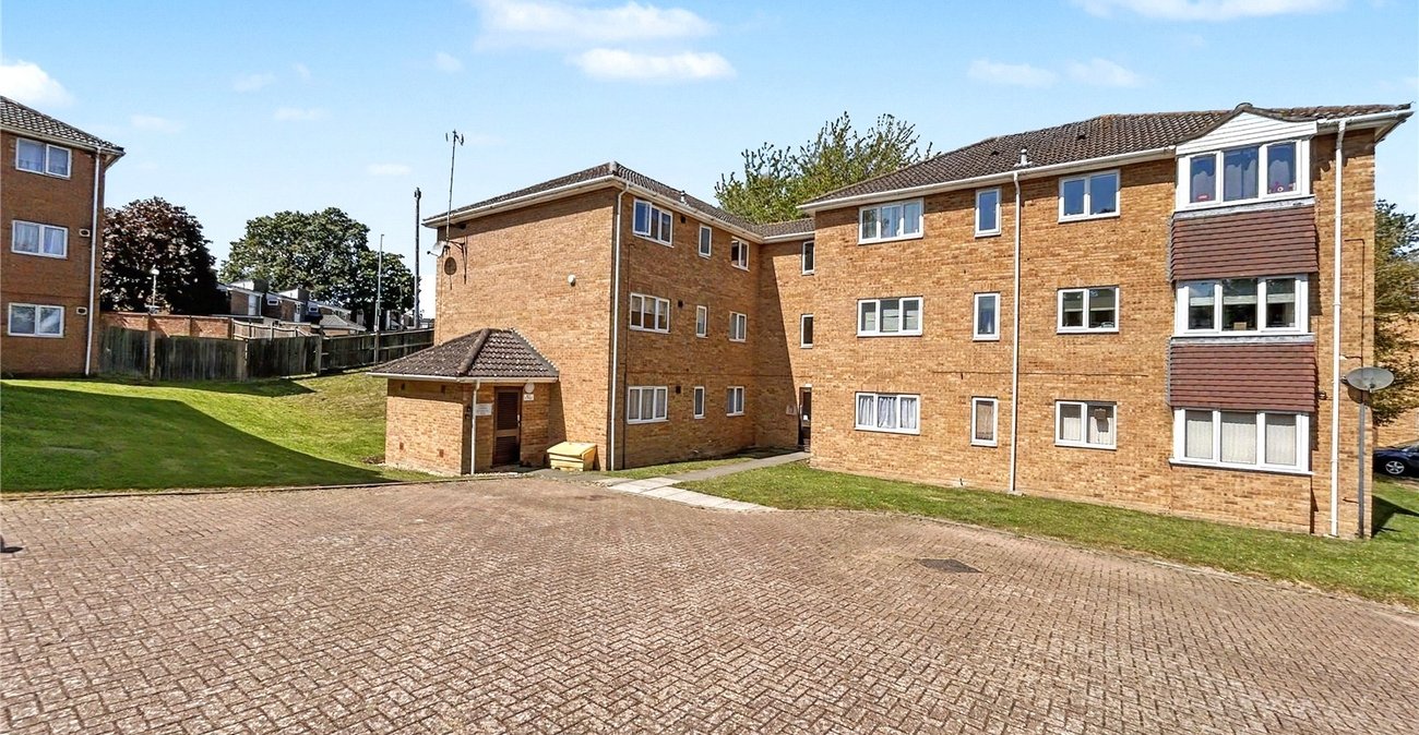 2 bedroom property for sale in Rainham | Robinson Michael & Jackson