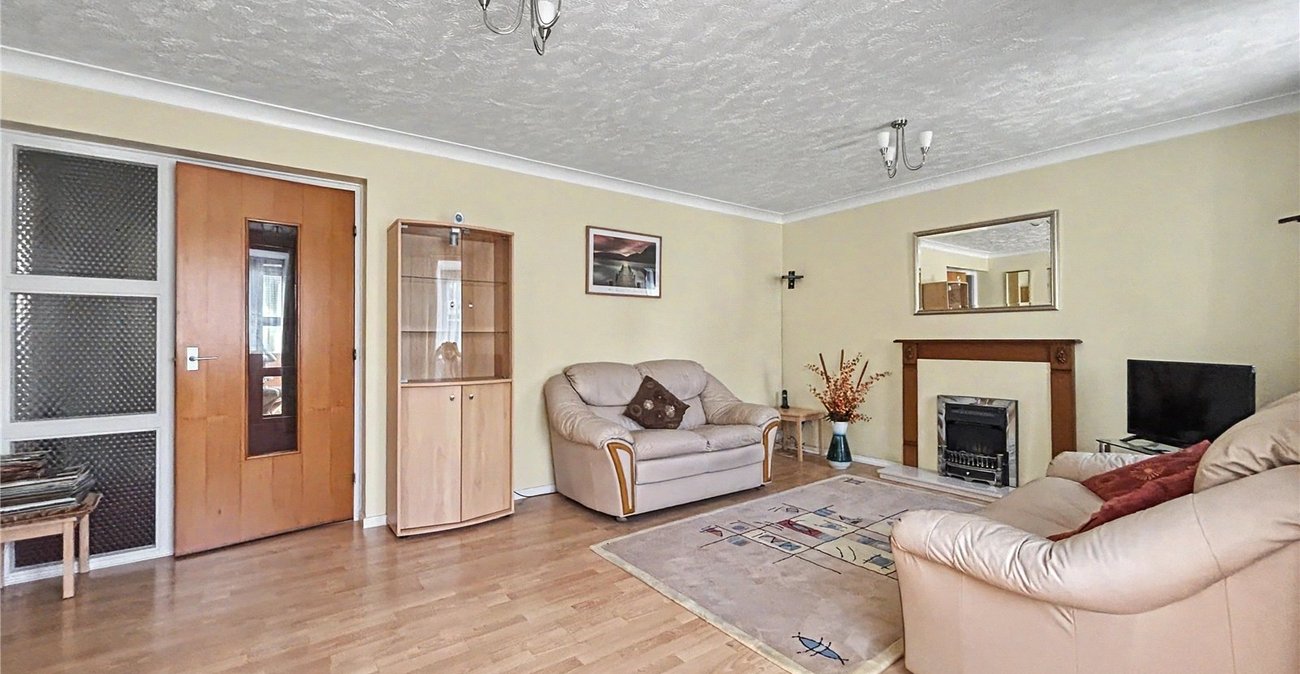 2 bedroom property for sale in Rainham | Robinson Michael & Jackson