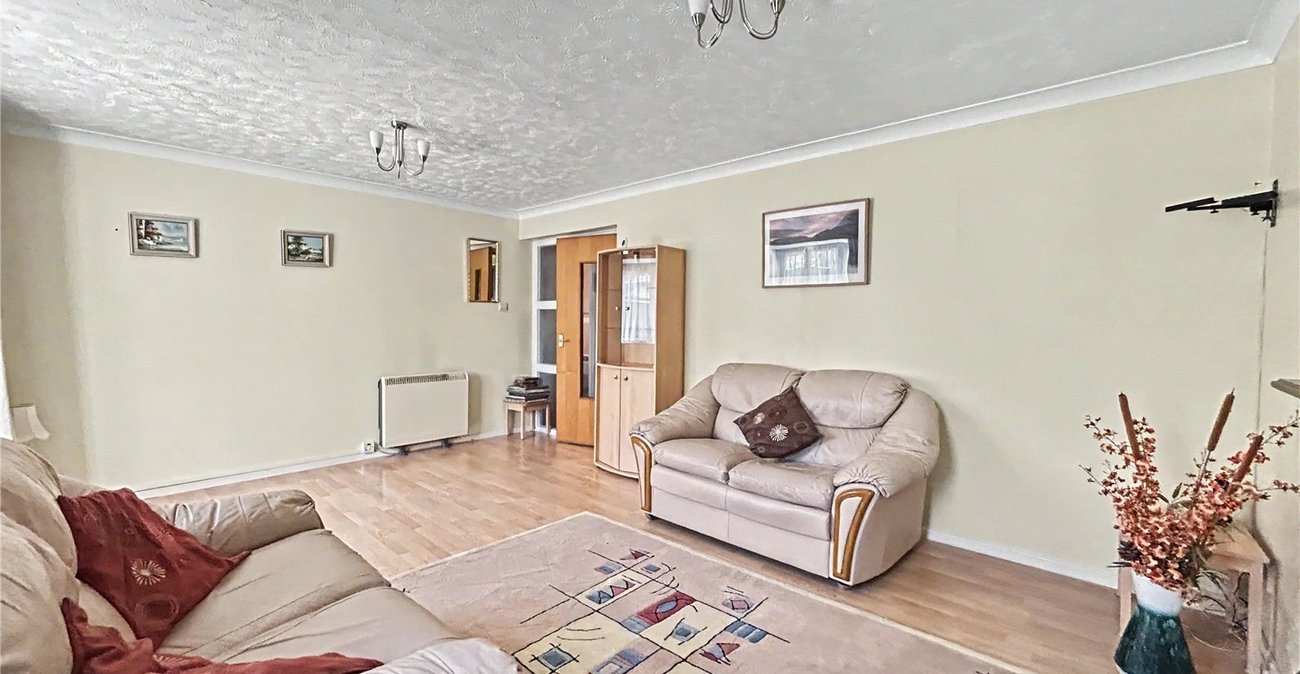2 bedroom property for sale in Rainham | Robinson Michael & Jackson