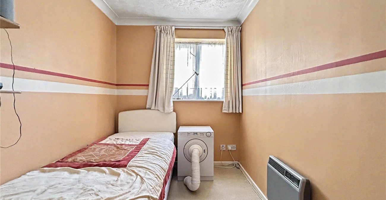 2 bedroom property for sale in Rainham | Robinson Michael & Jackson