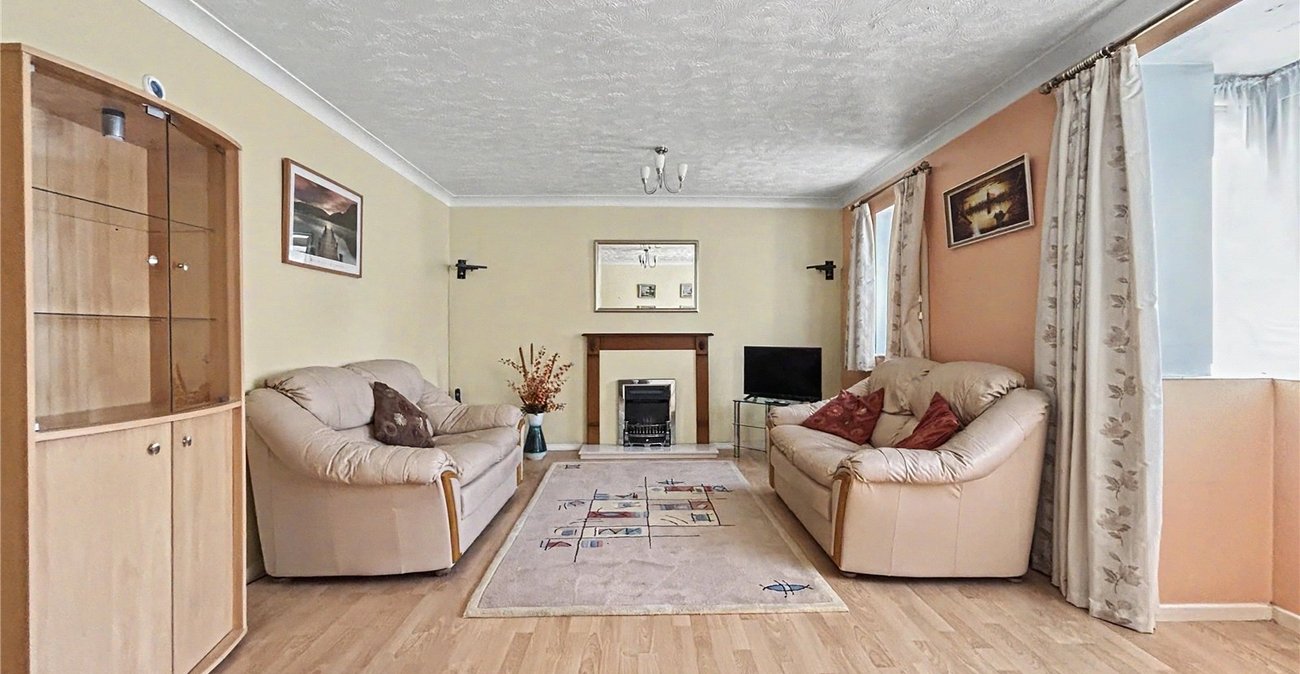 2 bedroom property for sale in Rainham | Robinson Michael & Jackson
