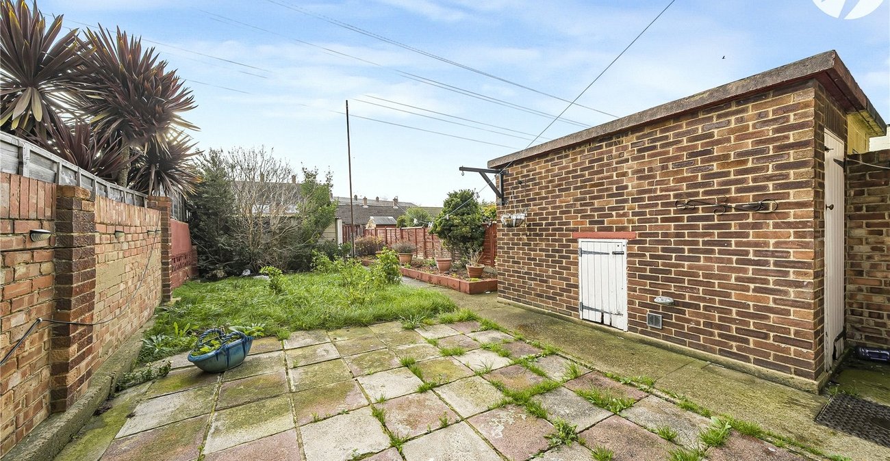 2 bedroom house for sale in Dartford | Robinson Jackson