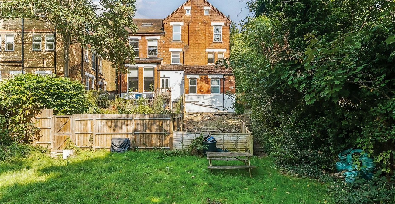 2 bedroom property for sale in London | Robinson Jackson