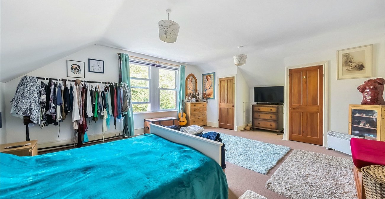 2 bedroom property for sale in London | Robinson Jackson