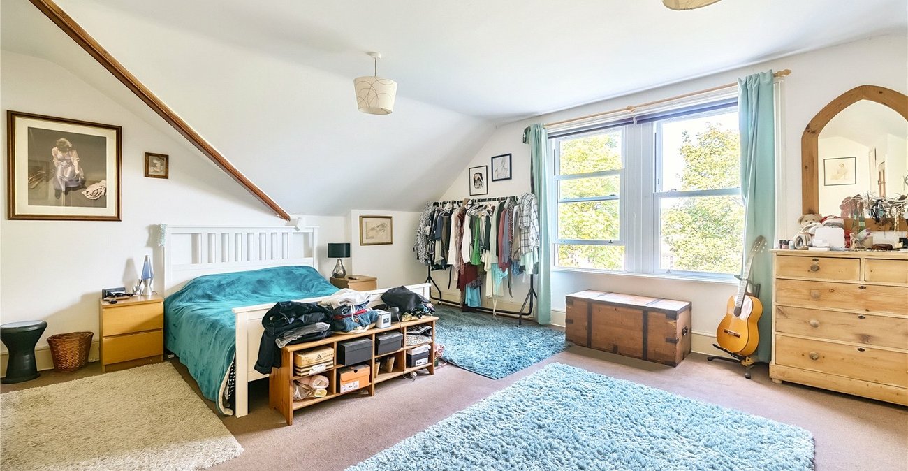 2 bedroom property for sale in London | Robinson Jackson