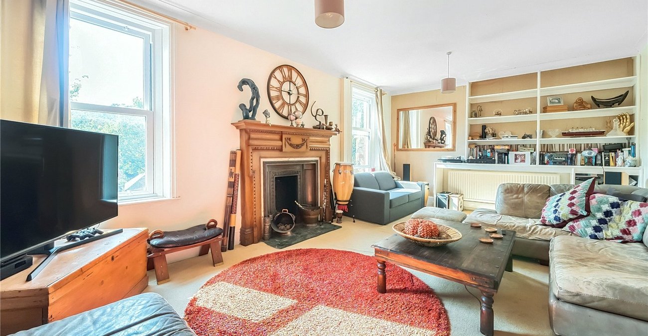 2 bedroom property for sale in London | Robinson Jackson