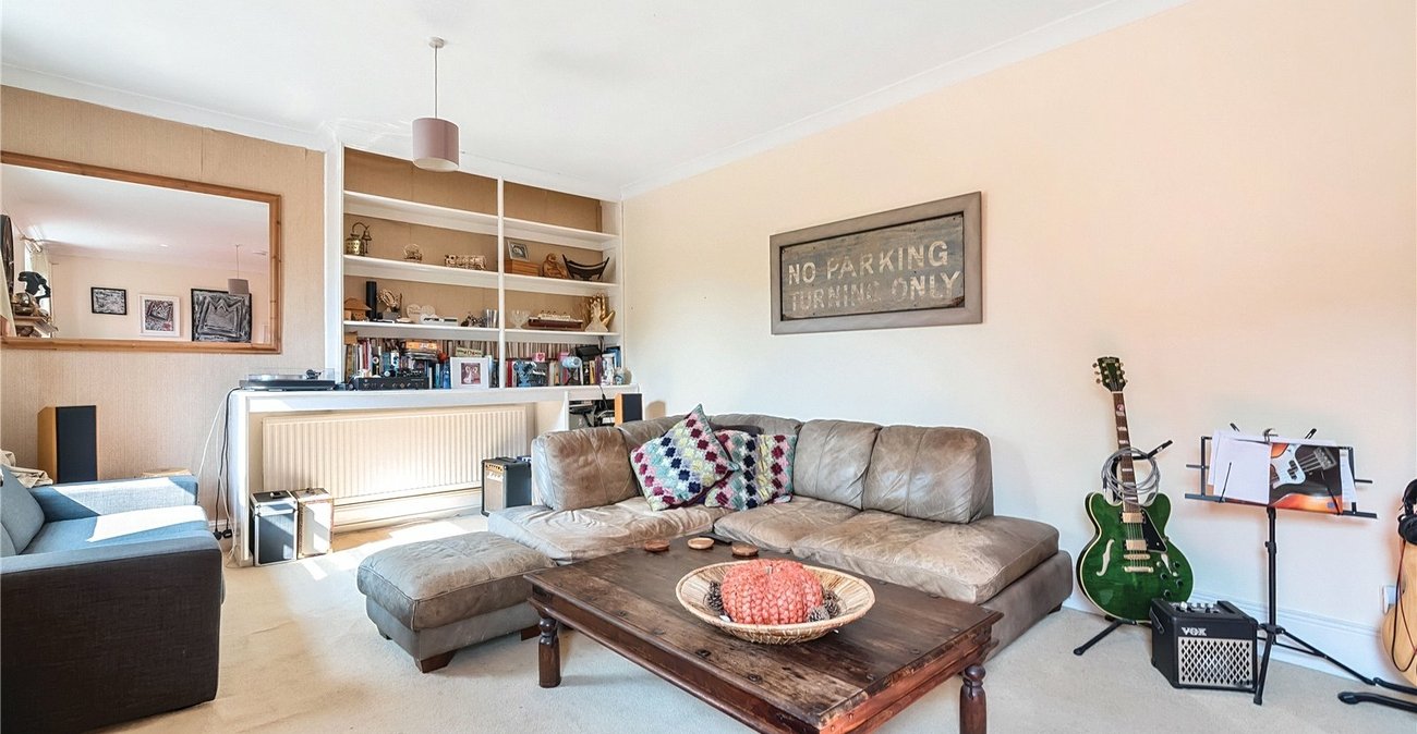 2 bedroom property for sale in London | Robinson Jackson