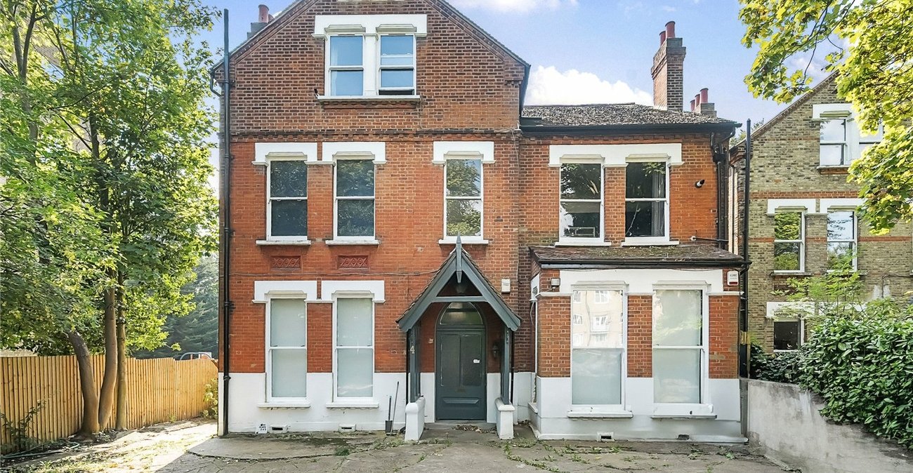 2 bedroom property for sale in London | Robinson Jackson