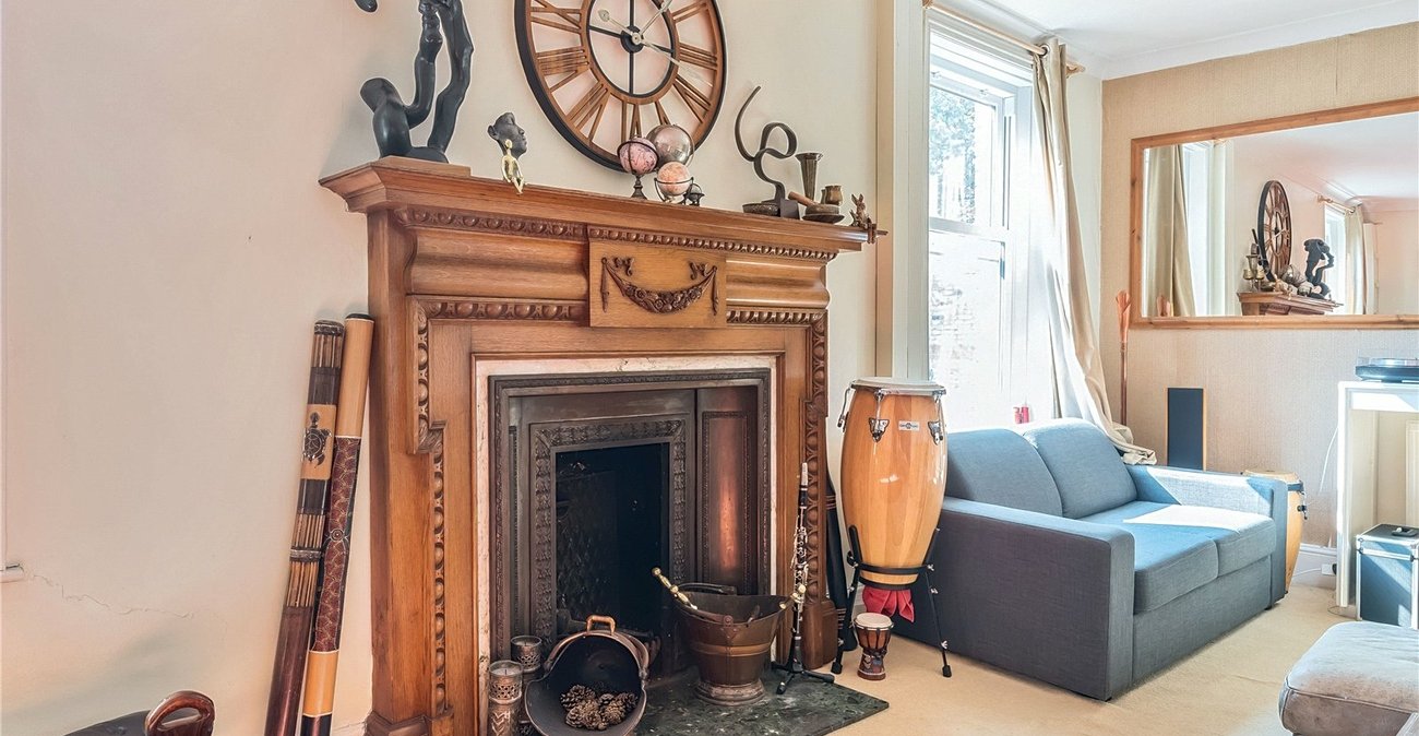 2 bedroom property for sale in London | Robinson Jackson