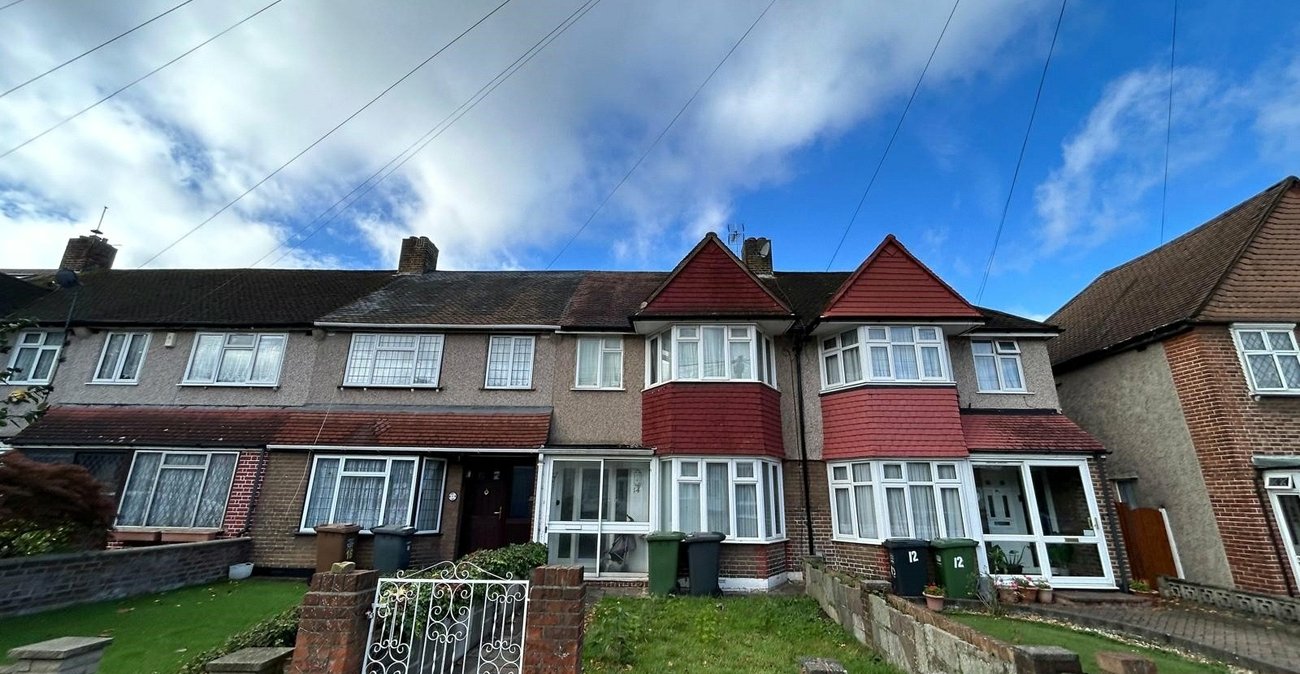 3 bedroom house for sale in London | Robinson Jackson