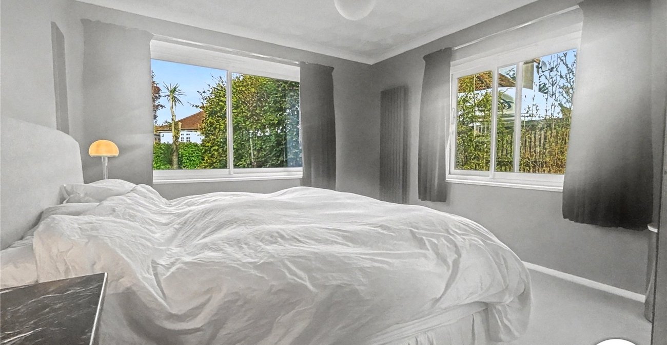 3 bedroom bungalow for sale in Sidcup | Robinson Jackson