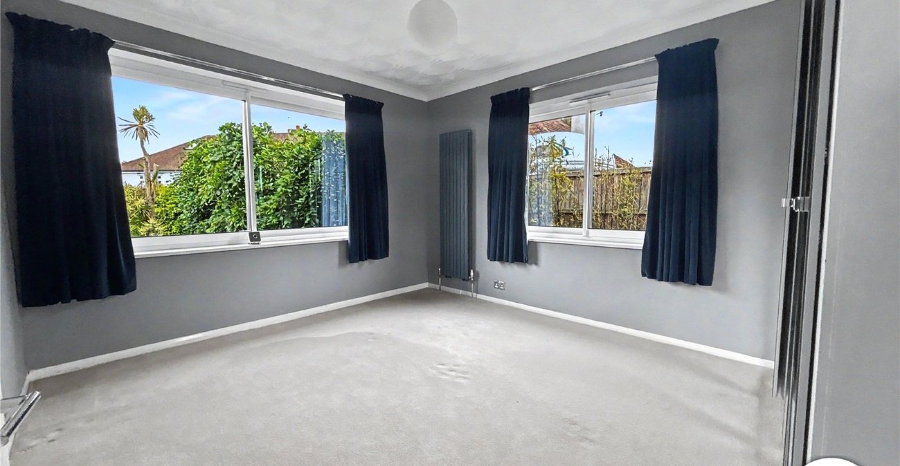 3 bedroom bungalow for sale in Sidcup | Robinson Jackson