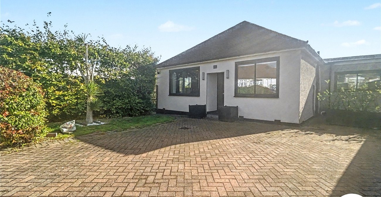 3 bedroom bungalow for sale in Sidcup | Robinson Jackson