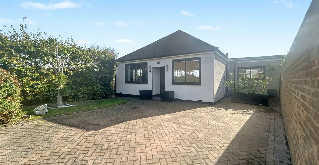 3 bedroom bungalow for sale in Sidcup | Robinson Jackson