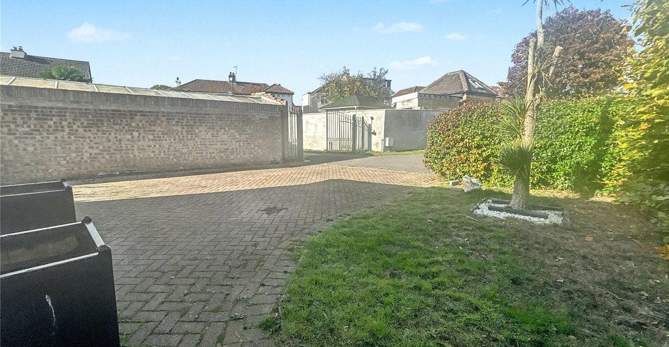 3 bedroom bungalow for sale in Sidcup | Robinson Jackson