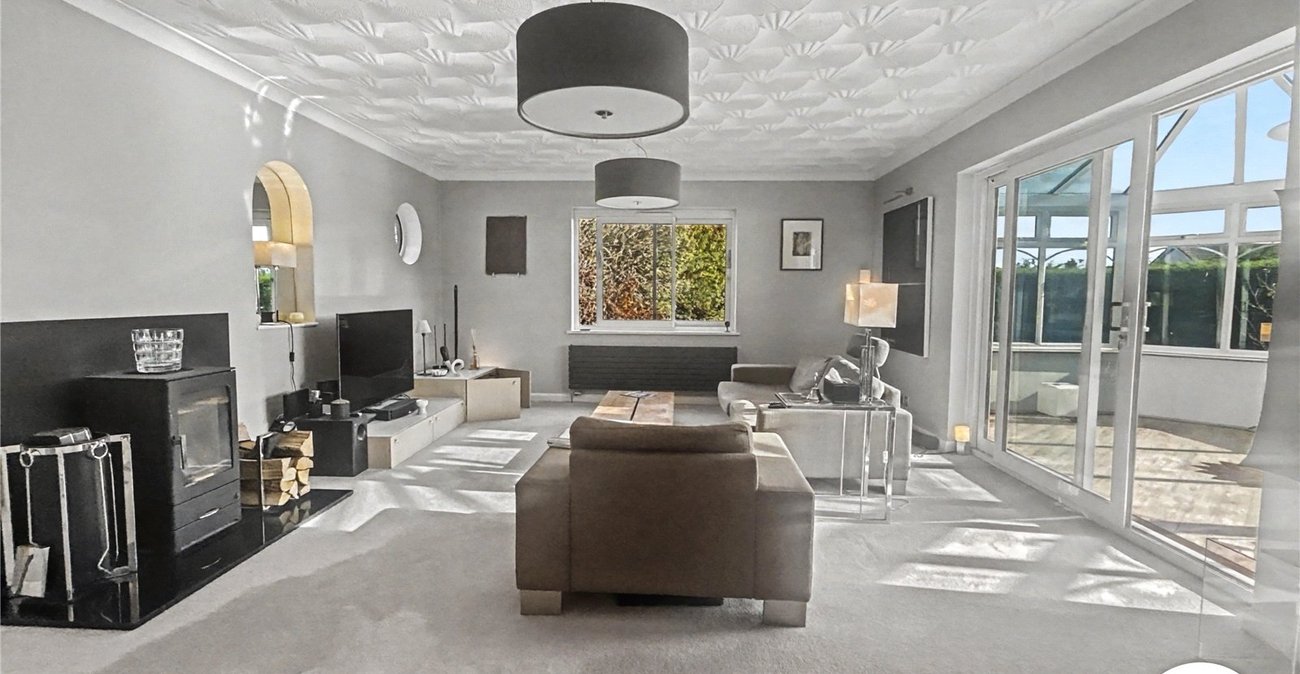 3 bedroom bungalow for sale in Sidcup | Robinson Jackson