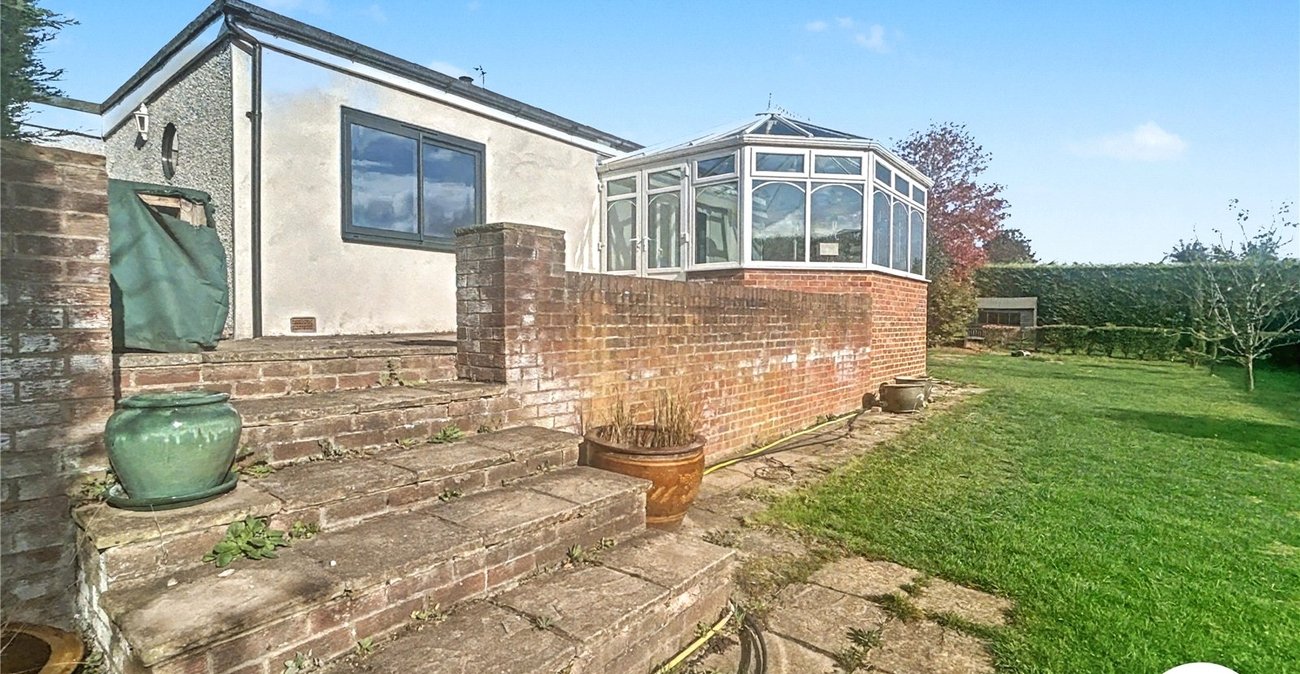 3 bedroom bungalow for sale in Sidcup | Robinson Jackson