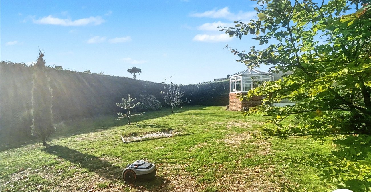 3 bedroom bungalow for sale in Sidcup | Robinson Jackson