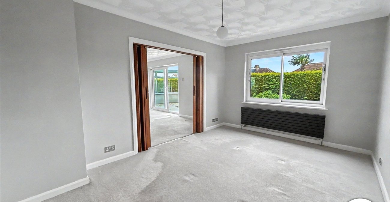 3 bedroom bungalow for sale in Sidcup | Robinson Jackson