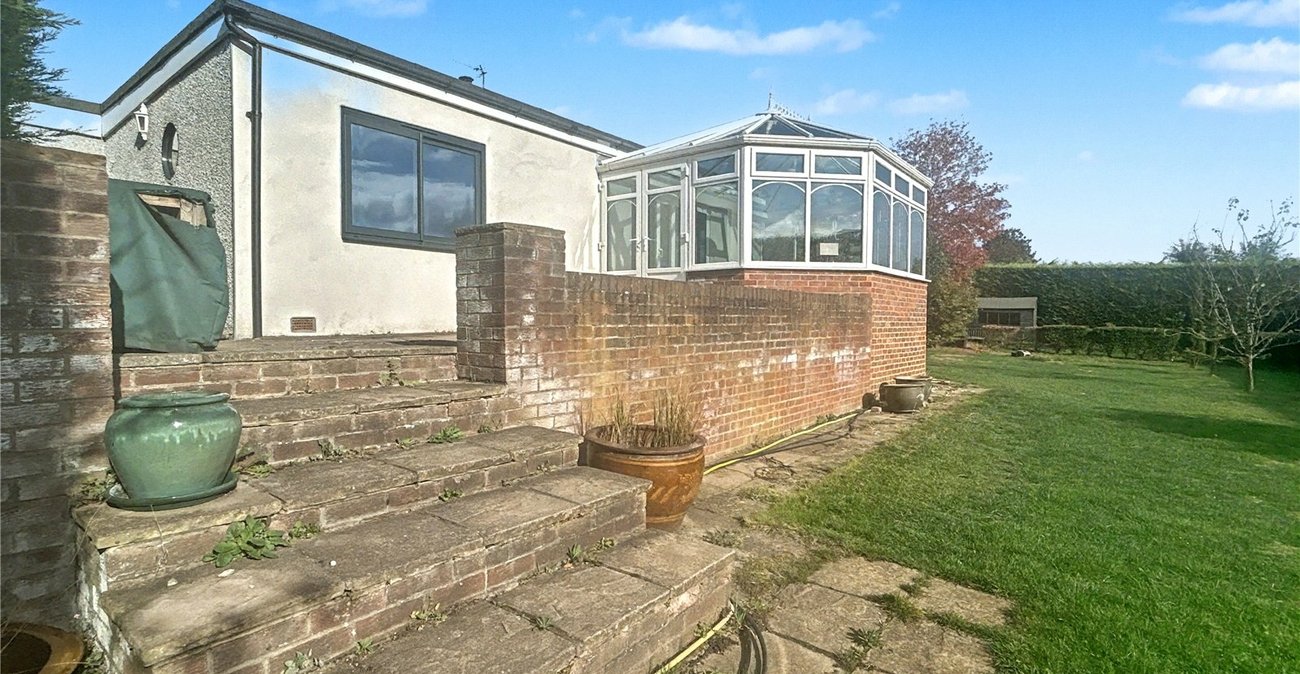 3 bedroom bungalow for sale in Sidcup | Robinson Jackson