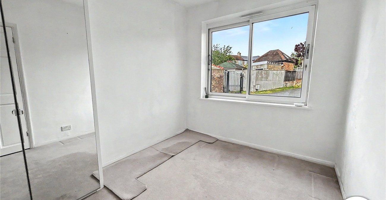 3 bedroom bungalow for sale in Sidcup | Robinson Jackson