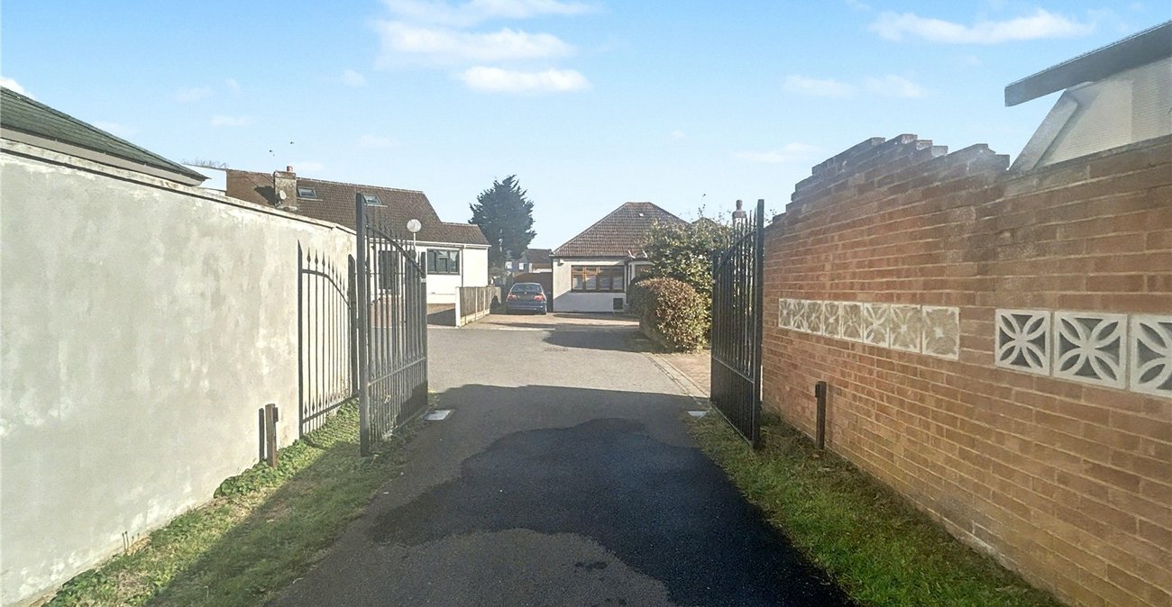 3 bedroom bungalow for sale in Sidcup | Robinson Jackson