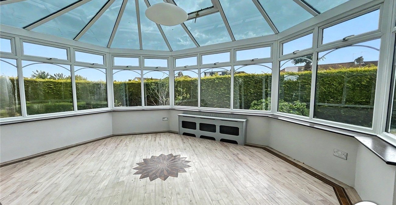 3 bedroom bungalow for sale in Sidcup | Robinson Jackson