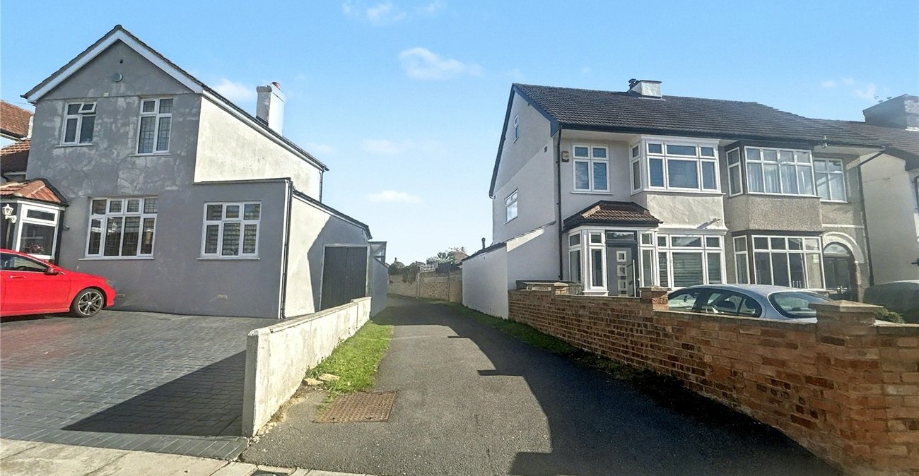 3 bedroom bungalow for sale in Sidcup | Robinson Jackson