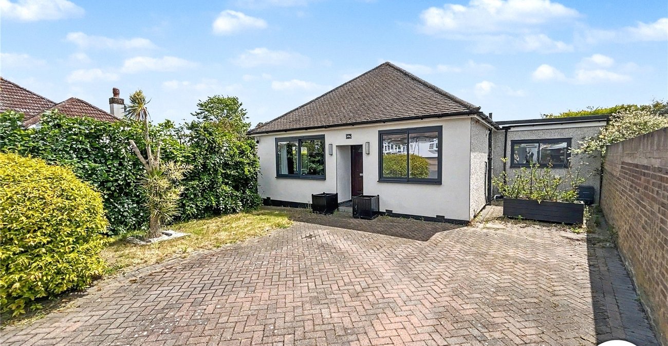3 bedroom bungalow for sale in Sidcup | Robinson Jackson