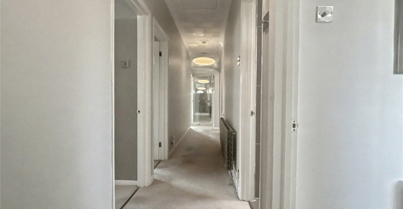 3 bedroom bungalow for sale in Sidcup | Robinson Jackson