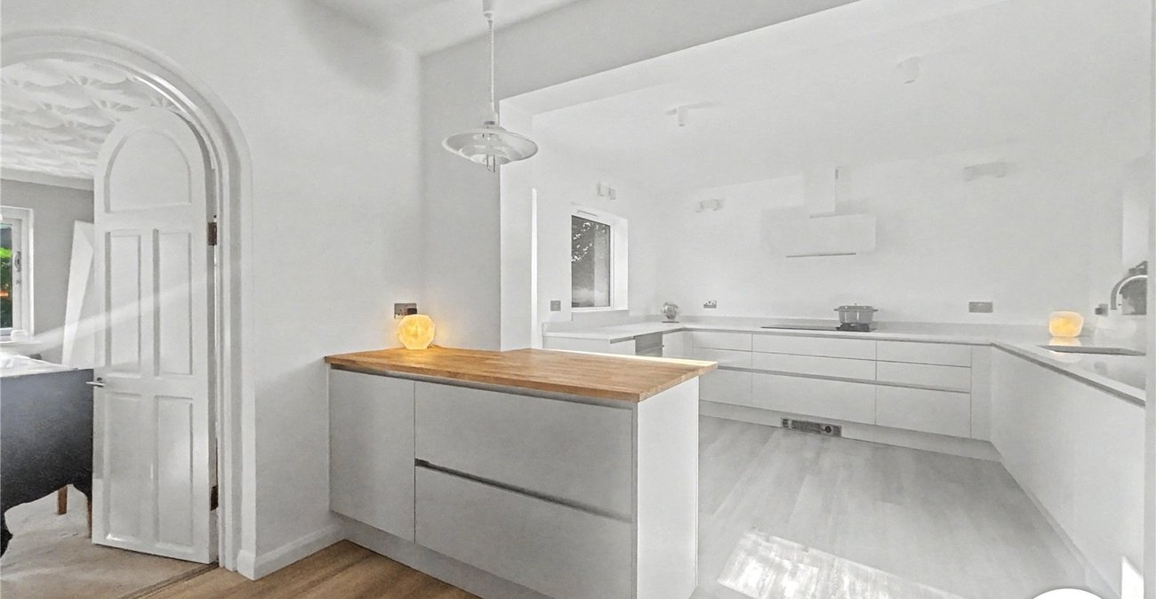 3 bedroom bungalow for sale in Sidcup | Robinson Jackson