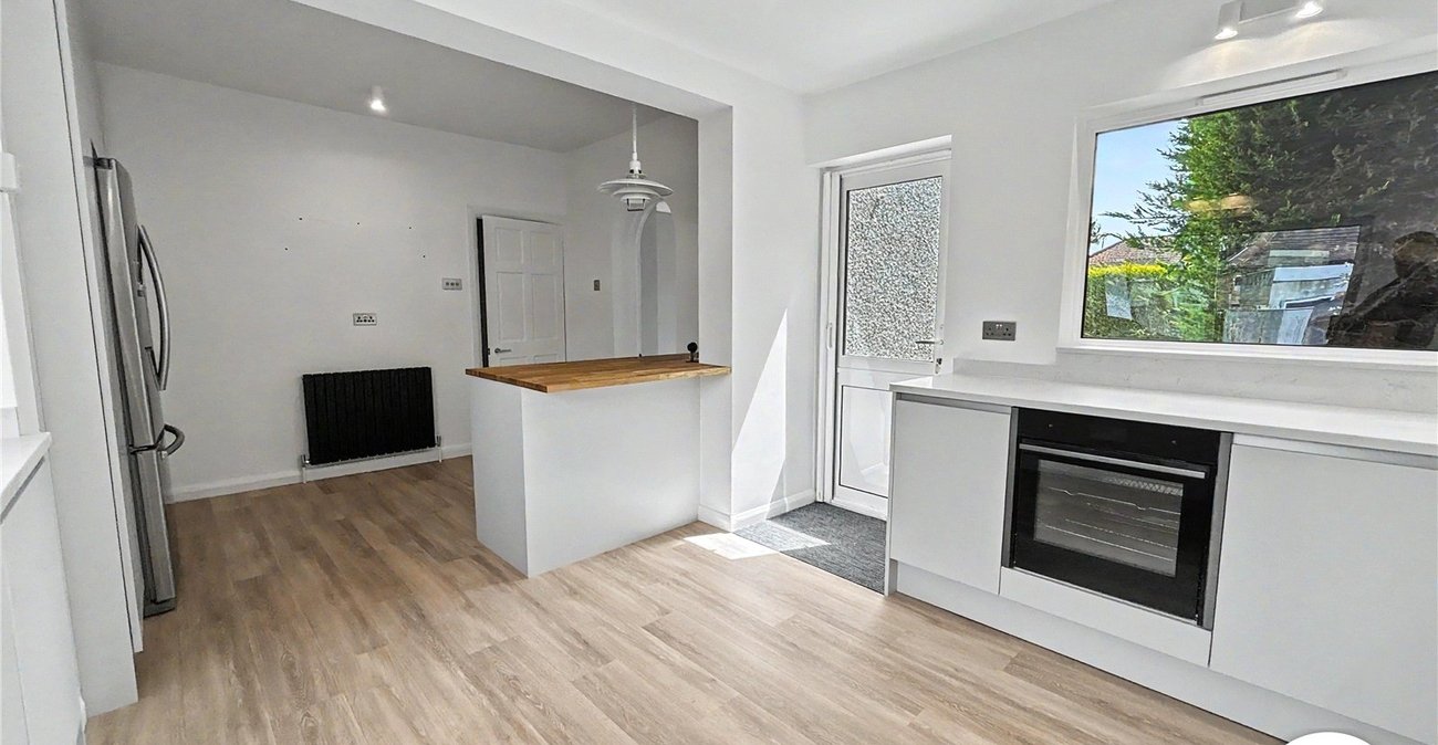 3 bedroom bungalow for sale in Sidcup | Robinson Jackson