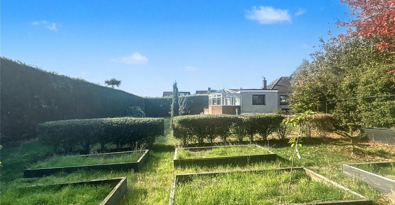 3 bedroom bungalow for sale in Sidcup | Robinson Jackson