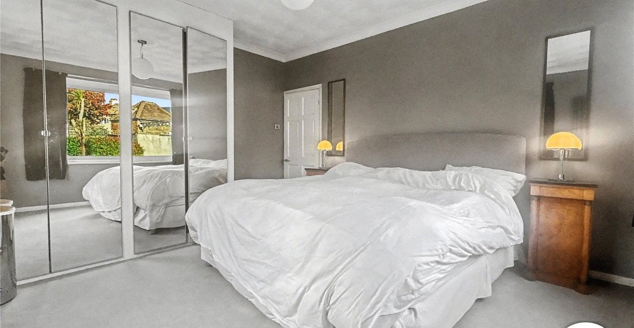 3 bedroom bungalow for sale in Sidcup | Robinson Jackson