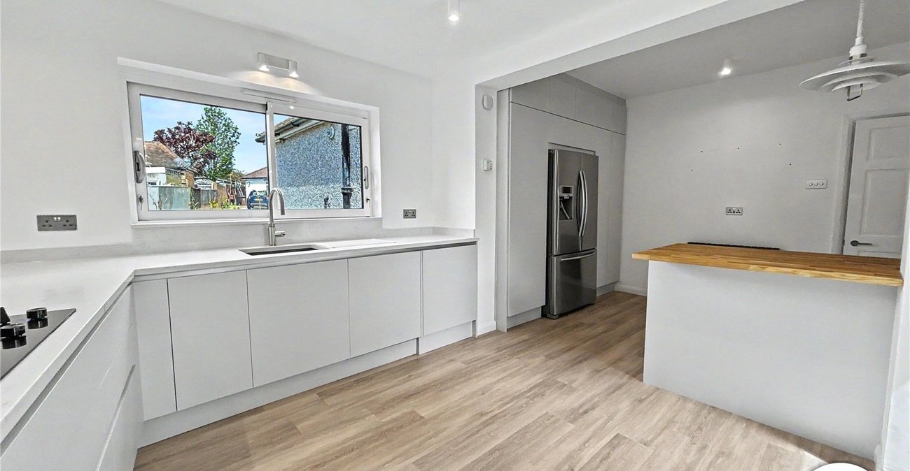 3 bedroom bungalow for sale in Sidcup | Robinson Jackson
